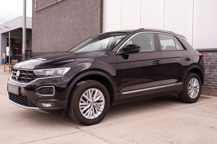 Volkswagen T-Roc 1.5 TSI Sport | LED | Trekhaak | Carplay | Camera | PDC