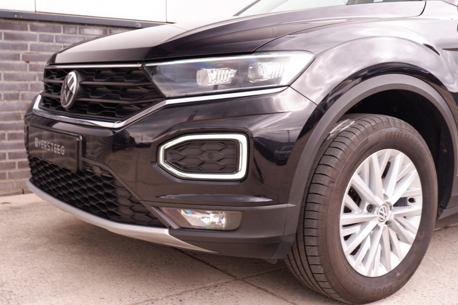 Volkswagen T-Roc 1.5 TSI Sport | LED | Trekhaak | Carplay | Camera | PDC