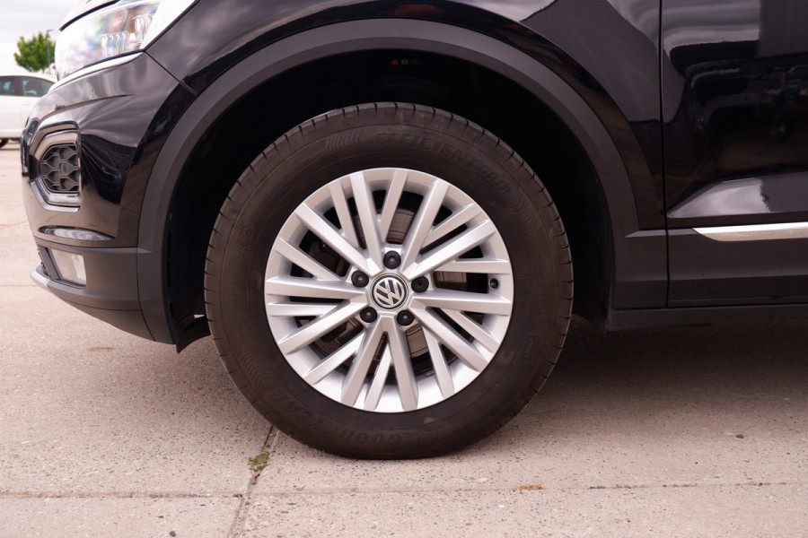 Volkswagen T-Roc 1.5 TSI Sport | LED | Trekhaak | Carplay | Camera | PDC