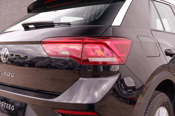 Volkswagen T-Roc 1.5 TSI Sport | LED | Trekhaak | Carplay | Camera | PDC