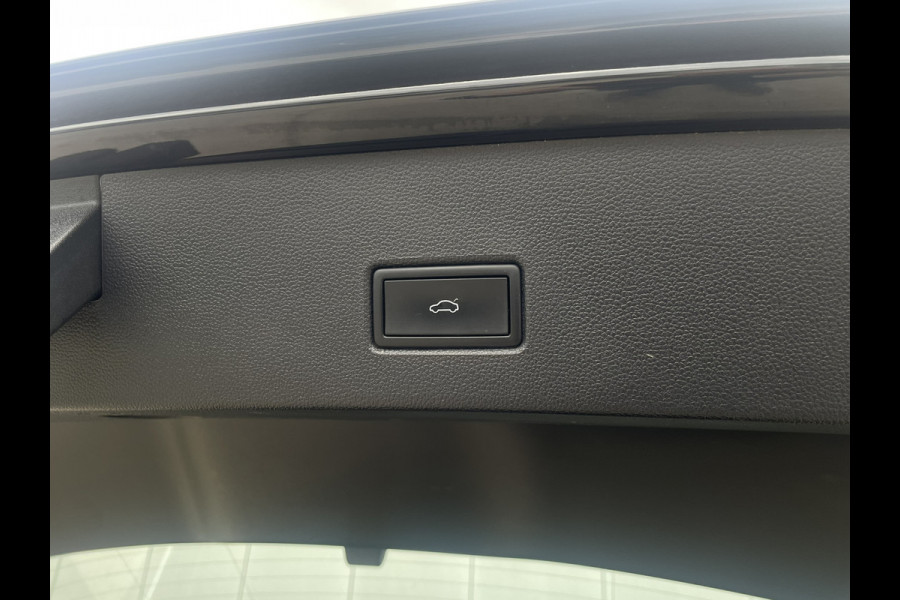 Volkswagen T-Roc 1.5 TSI Sport | LED | Trekhaak | Carplay | Camera | PDC