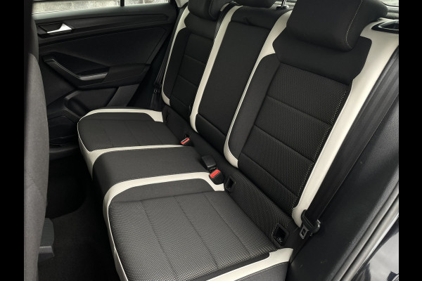 Volkswagen T-Roc 1.5 TSI Sport | LED | Trekhaak | Carplay | Camera | PDC