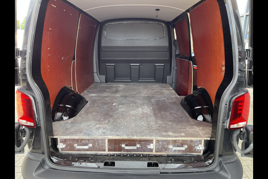 Volkswagen Transporter 2.0 TDI L1H1 26 Economy Business / vaste prijs rijklaar € 20.950 ex btw / euro 6 diesel / bpm vrij / airco / cruise control / achteruit rijcamera / trekhaak / pdc achter