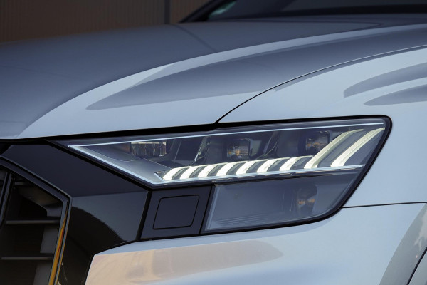 Audi SQ8 4.0 TFSI quattro *Vierwielbesturing / Panorama / Bang & Olufsen / Standkachel / Surround-View*