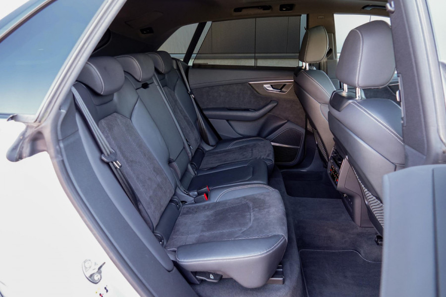 Audi SQ8 4.0 TFSI quattro *Vierwielbesturing / Panorama / Bang & Olufsen / Standkachel / Surround-View*