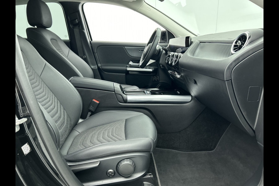 Mercedes-Benz GLA 250 e Face Lift Plug-In Hybride Lichtmetalen velgen | Wide screen | Navigatie | Parking support met 360 graad camera | Inclusief 24 maanden Mercedes-Benz Certified garantie voor Europa.