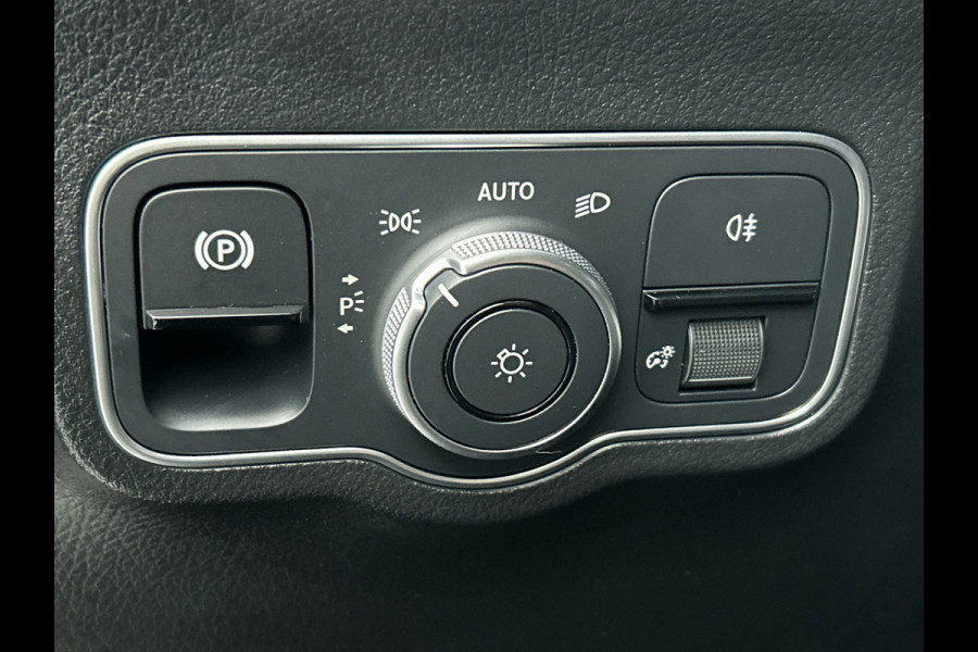 Mercedes-Benz GLA 250 e Face Lift Plug-In Hybride Lichtmetalen velgen | Wide screen | Navigatie | Parking support met 360 graad camera | Inclusief 24 maanden Mercedes-Benz Certified garantie voor Europa.