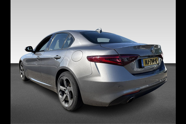 Alfa Romeo Giulia 2.0T Super | automaat | 200PK | bi-xenon | halfleder |