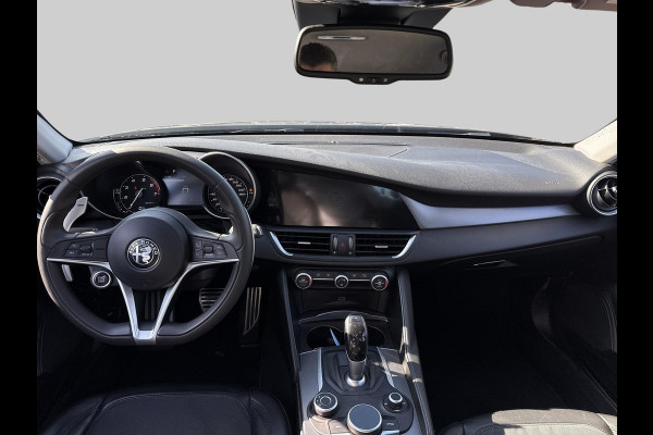 Alfa Romeo Giulia 2.0T Super | automaat | 200PK | bi-xenon | halfleder |