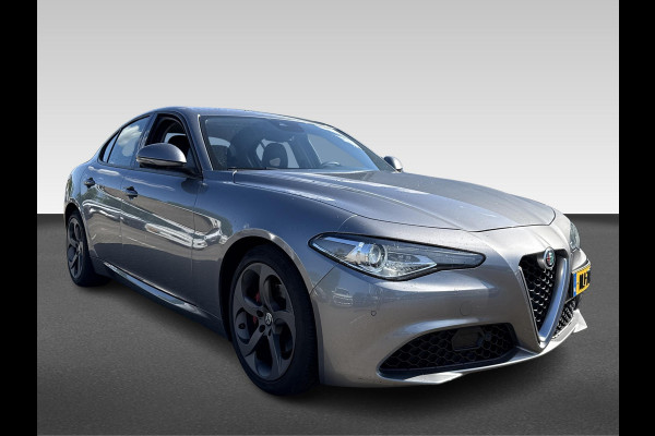 Alfa Romeo Giulia 2.0T Super | automaat | 200PK | bi-xenon | halfleder |
