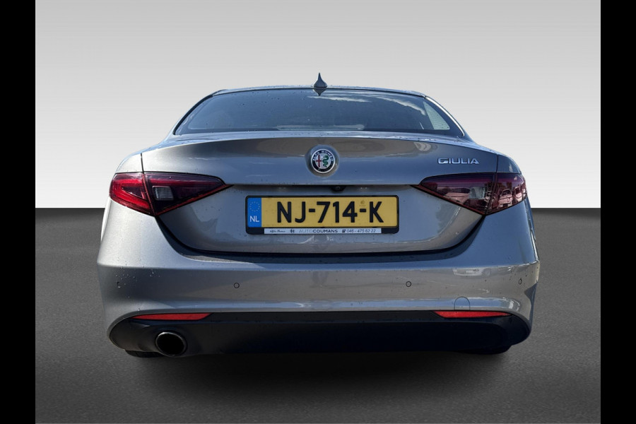 Alfa Romeo Giulia 2.0T Super | automaat | 200PK | bi-xenon | halfleder |