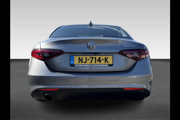 Alfa Romeo Giulia 2.0T Super | automaat | 200PK | bi-xenon | halfleder |