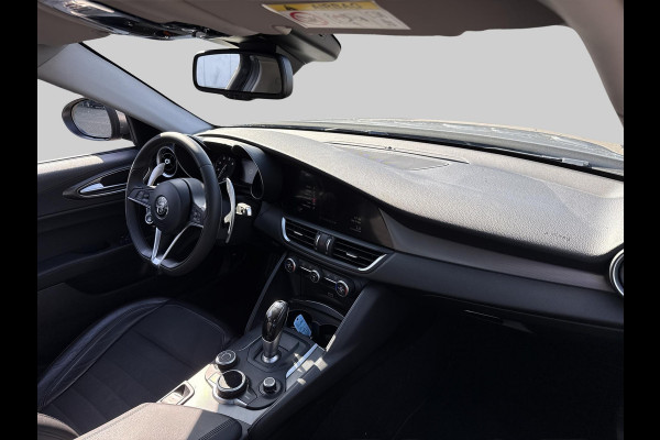 Alfa Romeo Giulia 2.0T Super | automaat | 200PK | bi-xenon | halfleder |