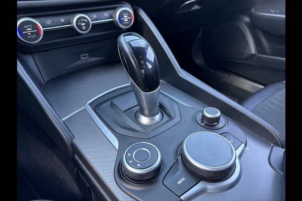 Alfa Romeo Giulia 2.0T Super | automaat | 200PK | bi-xenon | halfleder |