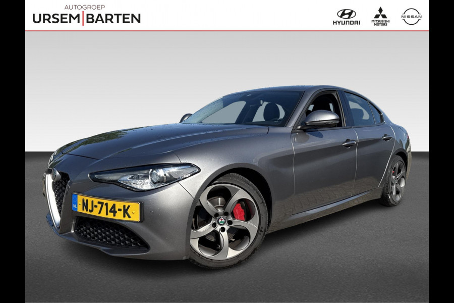 Alfa Romeo Giulia 2.0T Super | automaat | 200PK | bi-xenon | halfleder |