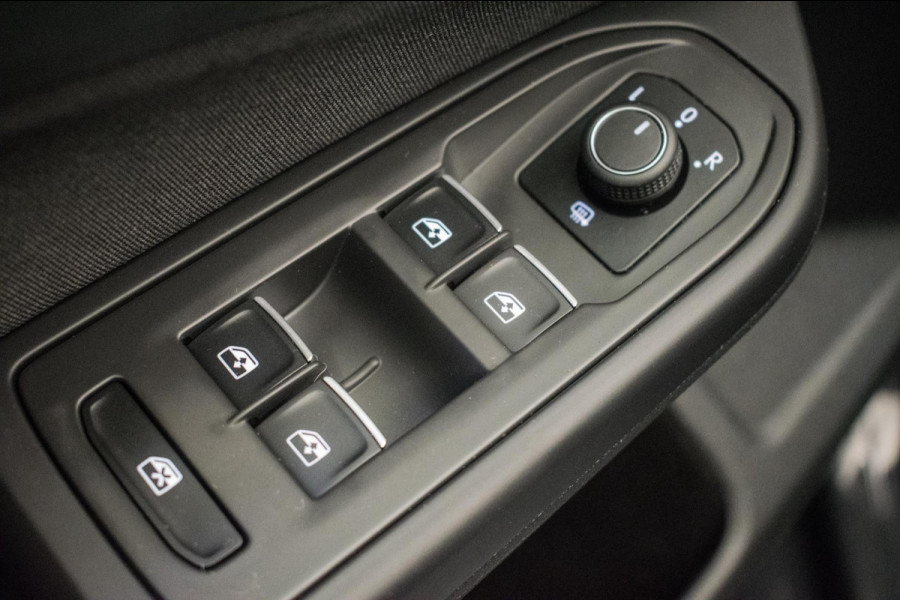 Volkswagen Golf 1.0 eTSI Life Automaat ORG NL [ Sfeerverlichting Full LED Virtual Carplay Adaptive Cruise Parkeersensoren ]