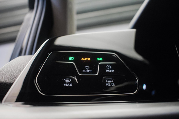 Volkswagen Golf 1.0 eTSI Life Automaat ORG NL [ Sfeerverlichting Full LED Virtual Carplay Adaptive Cruise Parkeersensoren ]