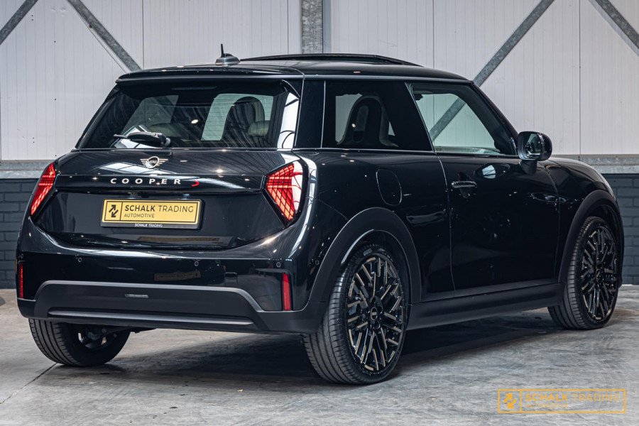 MINI 2.0 Cooper S Favoured XL|Pano|E-stoel|H&K|Full opt|Gara