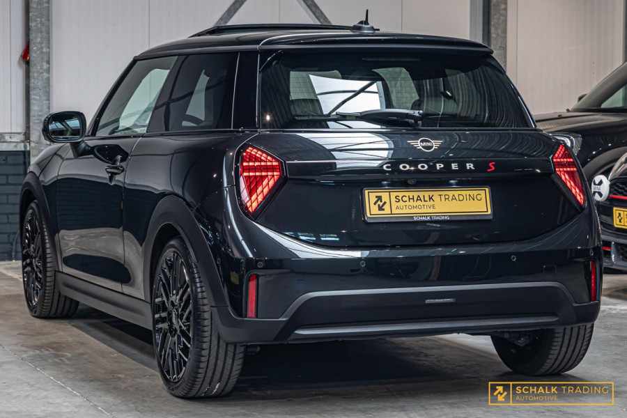 MINI 2.0 Cooper S Favoured XL|Pano|E-stoel|H&K|Full opt|Gara