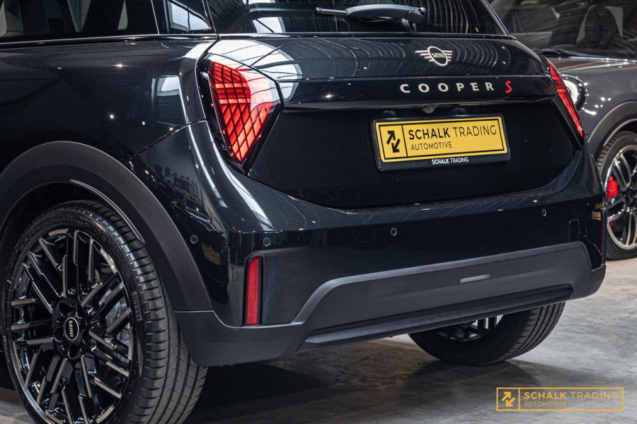 MINI 2.0 Cooper S Favoured XL|Pano|E-stoel|H&K|Full opt|Gara