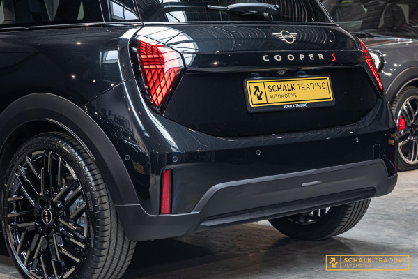 MINI 2.0 Cooper S Favoured XL|Pano|E-stoel|H&K|Full opt|Gara