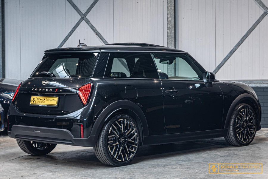 MINI 2.0 Cooper S Favoured XL|Pano|E-stoel|H&K|Full opt|Gara
