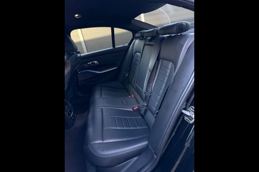 BMW 3-serie 330i High Executive M-Pakket Laser 360°