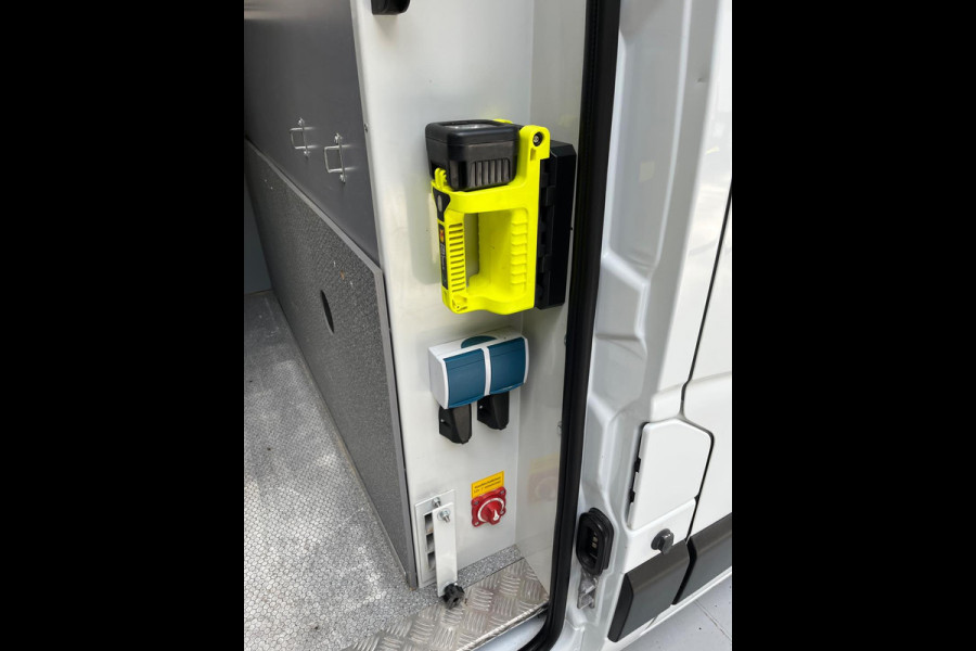 Renault Master Servicewagen T35 2.3 dCi 145pk euro6 L2H2 BOTT Inrichting, Victron omvormer, Standkachel, Trekhaak, RIJKLAARPRIJS!