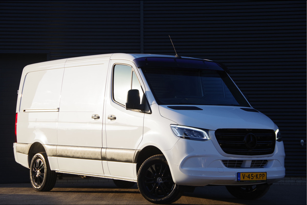 Mercedes-Benz Sprinter 319 3.0 CDI V6 L2H1 AUT. LED, 3.5T TREKHAAK, CAMERA, NAVI, APPLE CARPLAY, ZONNEKLEP, GEVEERDE BEST. STOEL Mercedes-Benz Sprinter 319 3.0 CDI V6 L2H1 AUT. LED, 3.5T TREKHAAK, CAMERA, NAVI, APPLE CARPLAY, ZONNEKLEP, GEVEERDE BEST. STOEL