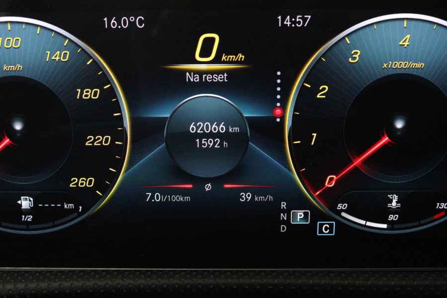Mercedes-Benz A-Klasse 180 Business Solution Luxury (SFEERVERLICHTING, STOELVERWARMING, 1e EIGENAAR, ACHTERUITRIJCAMERA)