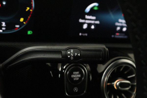 Mercedes-Benz A-Klasse 180 Business Solution Luxury (SFEERVERLICHTING, STOELVERWARMING, 1e EIGENAAR, ACHTERUITRIJCAMERA)