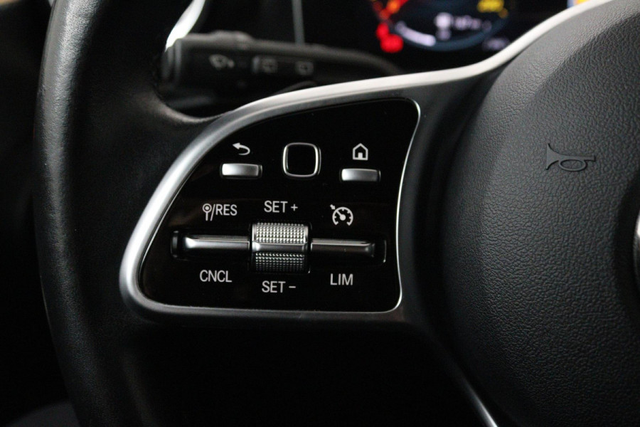 Mercedes-Benz A-Klasse 180 Business Solution Luxury (SFEERVERLICHTING, STOELVERWARMING, 1e EIGENAAR, ACHTERUITRIJCAMERA)