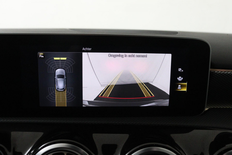 Mercedes-Benz A-Klasse 180 Business Solution Luxury (SFEERVERLICHTING, STOELVERWARMING, 1e EIGENAAR, ACHTERUITRIJCAMERA)