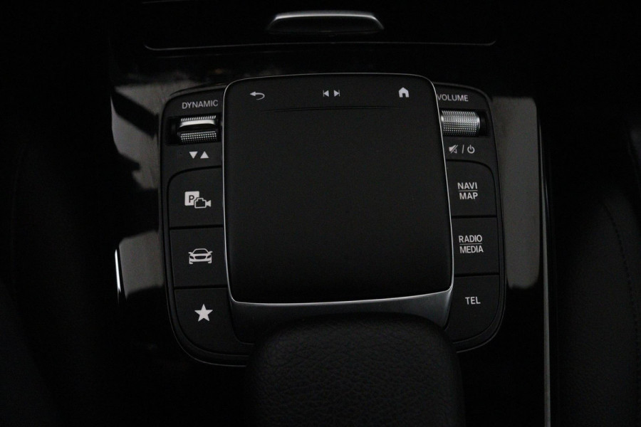 Mercedes-Benz A-Klasse 180 Business Solution Luxury (SFEERVERLICHTING, STOELVERWARMING, 1e EIGENAAR, ACHTERUITRIJCAMERA)