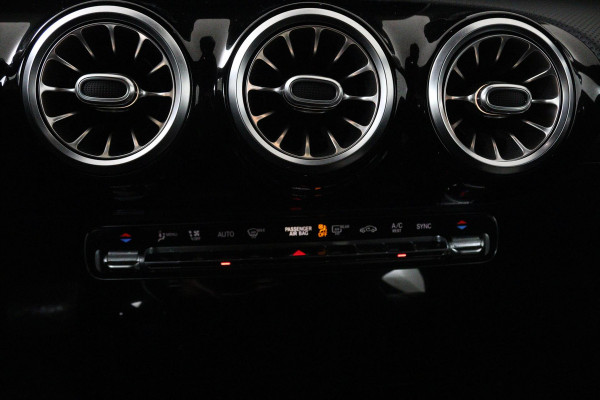 Mercedes-Benz A-Klasse 180 Business Solution Luxury (SFEERVERLICHTING, STOELVERWARMING, 1e EIGENAAR, ACHTERUITRIJCAMERA)
