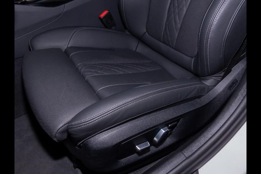 BMW 5 Serie Touring 530e xDrive M-SPORT ** LASER, LEDER, PANORAMA, TREKH, HuD, H&K Sound, 19-inch LMV ** € 39.900,= onder NP - Ex-BMW AG ** ** INFORMEER OOK NAAR ONZE AANTREKKELIJKE FINANCIAL-LEASE TARIEVEN **