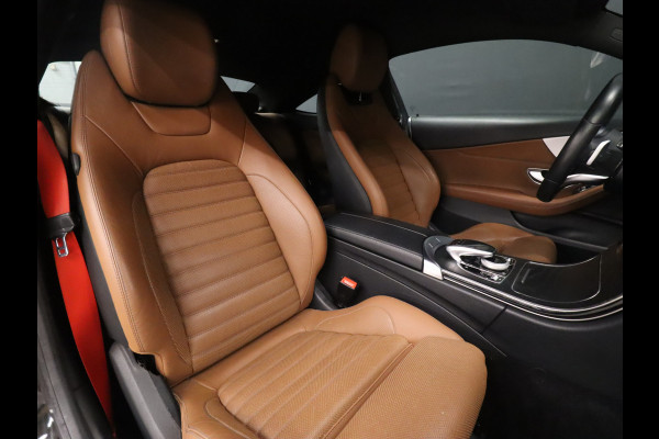 Mercedes-Benz C-Klasse Coupé 200 AMG [SFEERVERLICHTING, APPLE CARPLAY, ANDROID, CAMERA, VOL LEDER, CRUISE, STOELEN ELEKTRISCH, FLIPPERS, NIEUWSTAAT]