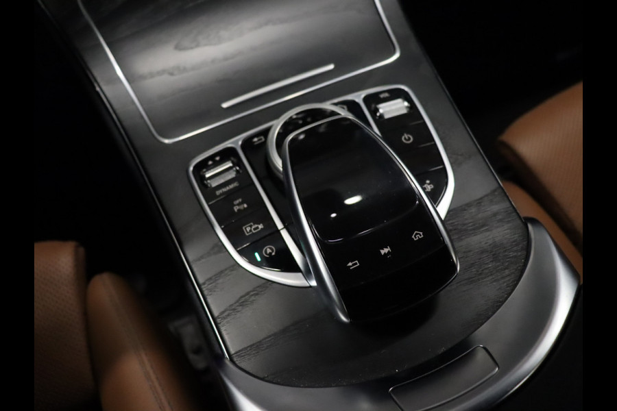 Mercedes-Benz C-Klasse Coupé 200 AMG [SFEERVERLICHTING, APPLE CARPLAY, ANDROID, CAMERA, VOL LEDER, CRUISE, STOELEN ELEKTRISCH, FLIPPERS, NIEUWSTAAT]