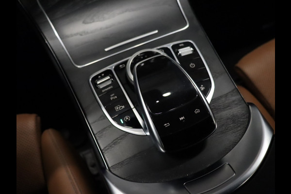 Mercedes-Benz C-Klasse Coupé 200 AMG [SFEERVERLICHTING, APPLE CARPLAY, ANDROID, CAMERA, VOL LEDER, CRUISE, STOELEN ELEKTRISCH, FLIPPERS, NIEUWSTAAT]