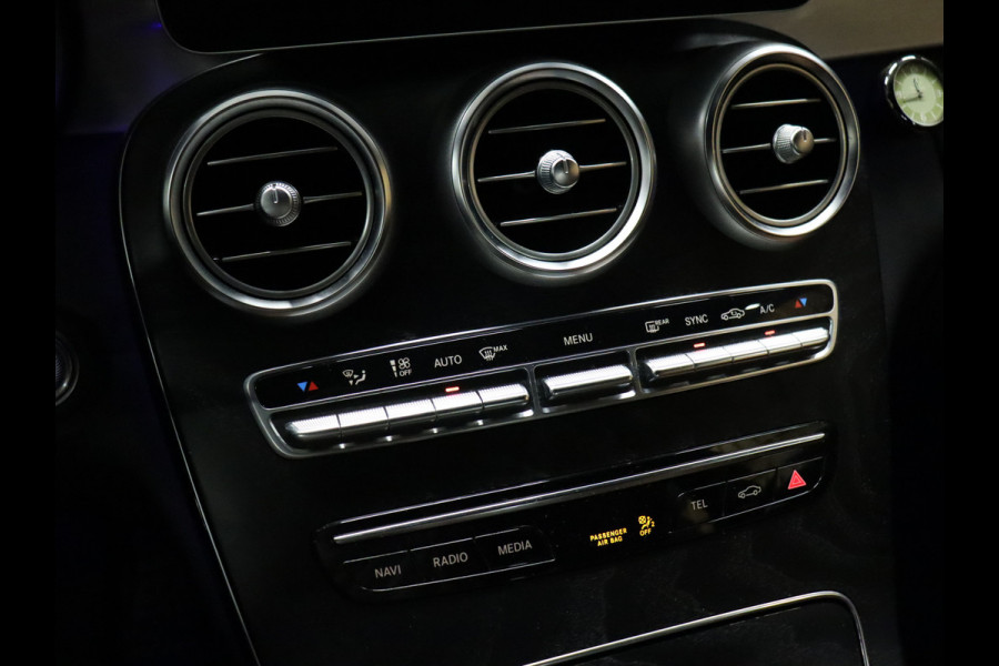 Mercedes-Benz C-Klasse Coupé 200 AMG [SFEERVERLICHTING, APPLE CARPLAY, ANDROID, CAMERA, VOL LEDER, CRUISE, STOELEN ELEKTRISCH, FLIPPERS, NIEUWSTAAT]