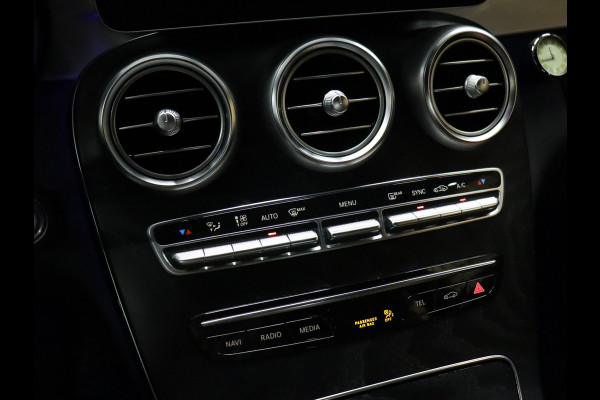 Mercedes-Benz C-Klasse Coupé 200 AMG [SFEERVERLICHTING, APPLE CARPLAY, ANDROID, CAMERA, VOL LEDER, CRUISE, STOELEN ELEKTRISCH, FLIPPERS, NIEUWSTAAT]
