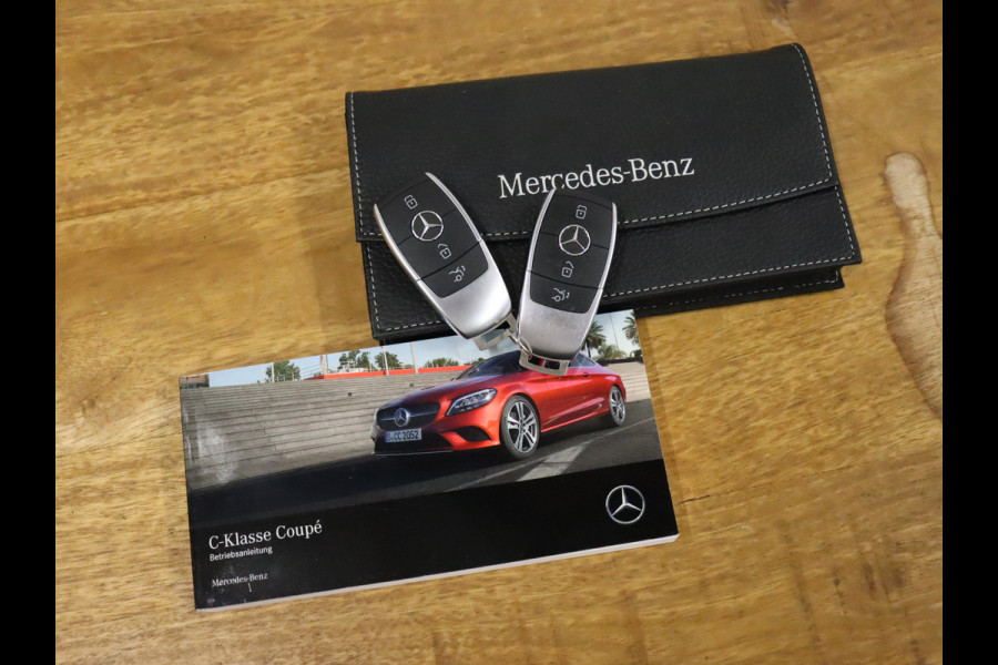 Mercedes-Benz C-Klasse Coupé 200 AMG [SFEERVERLICHTING, APPLE CARPLAY, ANDROID, CAMERA, VOL LEDER, CRUISE, STOELEN ELEKTRISCH, FLIPPERS, NIEUWSTAAT]