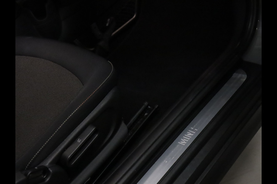 MINI Mini 1.5 One Sport [APPLE CARPLAY, CRUISE CONTROL, JCW VELGEN, CLIMATE CONTROL, NAVIGATIE, NIEUWSTAAT]