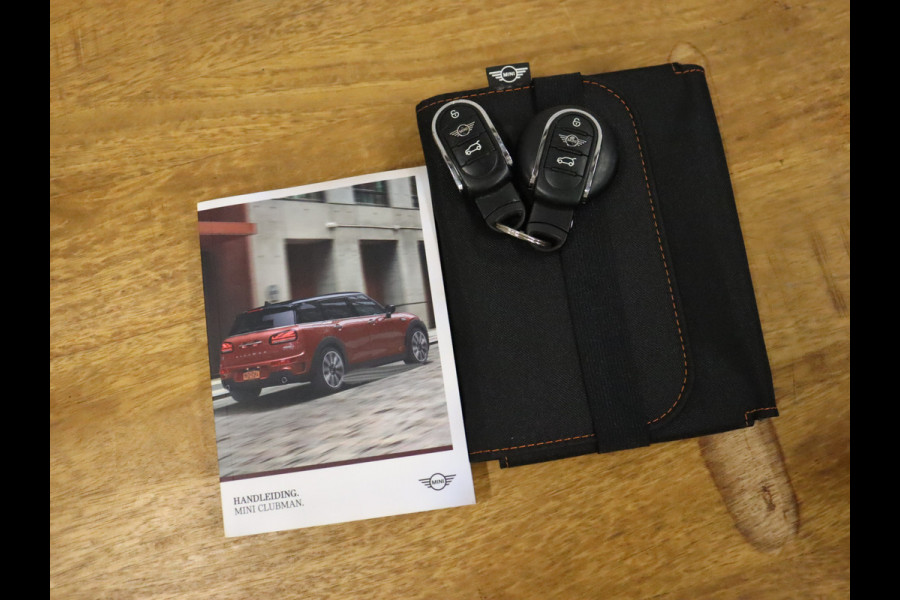 MINI Clubman 1.5 Cooper Richmond Park Edition DIGITAL DASH, CRUISE CONTROL, APPLE CARPLAY, SCHUIFKANTELDAK, HARMAN KARDON AUDIO,  VOL LEDER, PDC, STOELVERWARMING, NAVIGATIE, NIEUWSTAAT]