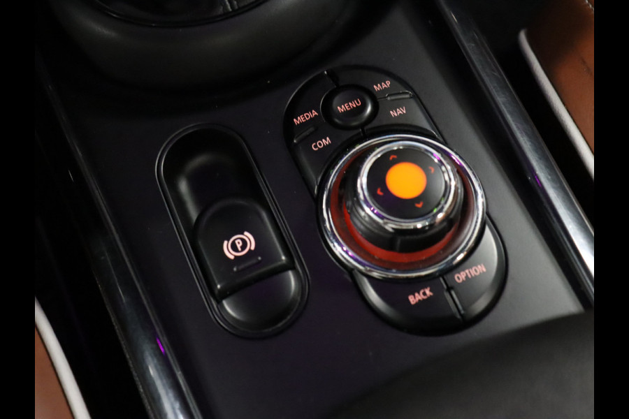 MINI Clubman 1.5 Cooper Richmond Park Edition DIGITAL DASH, CRUISE CONTROL, APPLE CARPLAY, SCHUIFKANTELDAK, HARMAN KARDON AUDIO,  VOL LEDER, PDC, STOELVERWARMING, NAVIGATIE, NIEUWSTAAT]