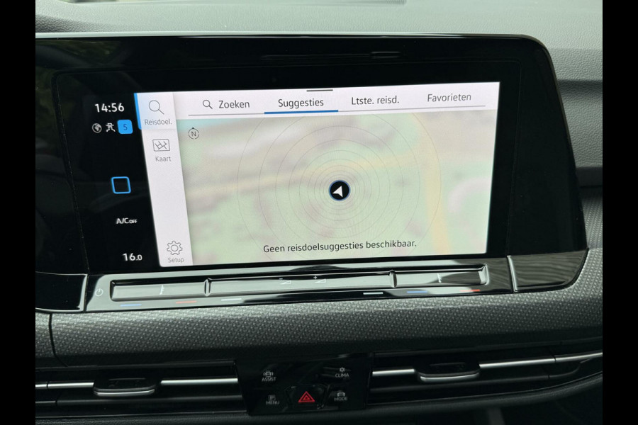 Volkswagen Golf 1.5 eTSI R-Line Automaat | Panoramadak | LED | Black Style | Harman/Kardon HiFi | Achteruitrijcamera | Sfeerverlichting | Trekha