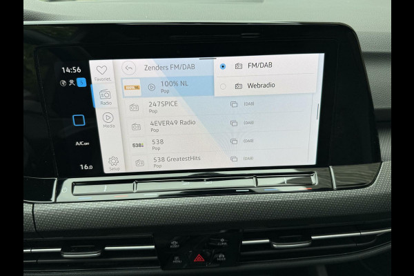 Volkswagen Golf 1.5 eTSI R-Line Automaat | Panoramadak | LED | Black Style | Harman/Kardon HiFi | Achteruitrijcamera | Sfeerverlichting | Trekha