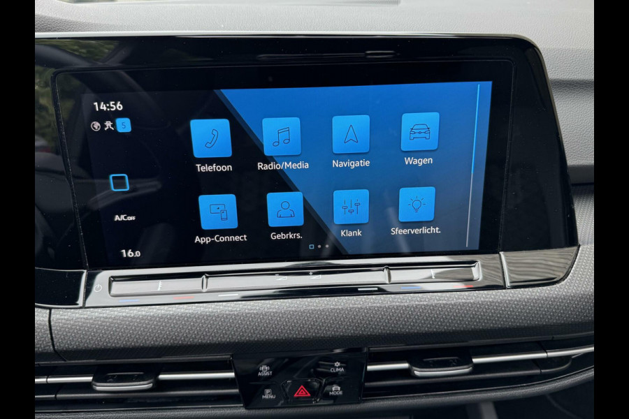Volkswagen Golf 1.5 eTSI R-Line Automaat | Panoramadak | LED | Black Style | Harman/Kardon HiFi | Achteruitrijcamera | Sfeerverlichting | Trekha