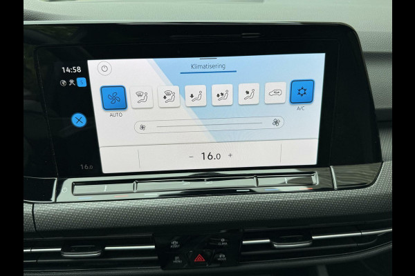 Volkswagen Golf 1.5 eTSI R-Line Automaat | Panoramadak | LED | Black Style | Harman/Kardon HiFi | Achteruitrijcamera | Sfeerverlichting | Trekha