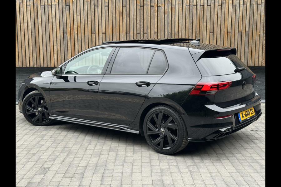 Volkswagen Golf 1.5 eTSI R-Line Automaat | Panoramadak | LED | Black Style | Harman/Kardon HiFi | Achteruitrijcamera | Sfeerverlichting | Trekha